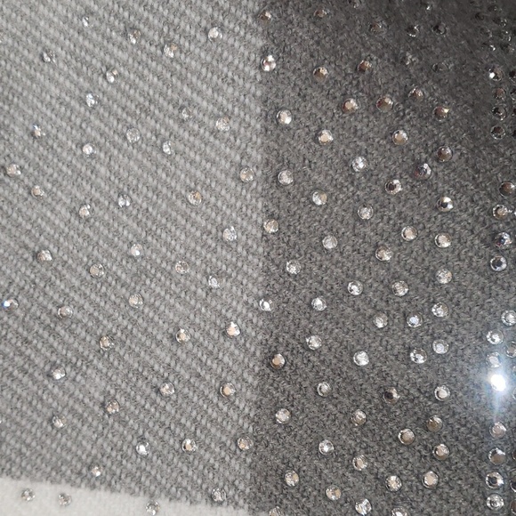 NWOT Victoria’s Secret Scarf Gray White Buffalo Plaid Crystal Embellish Logo - Picture 6 of 8